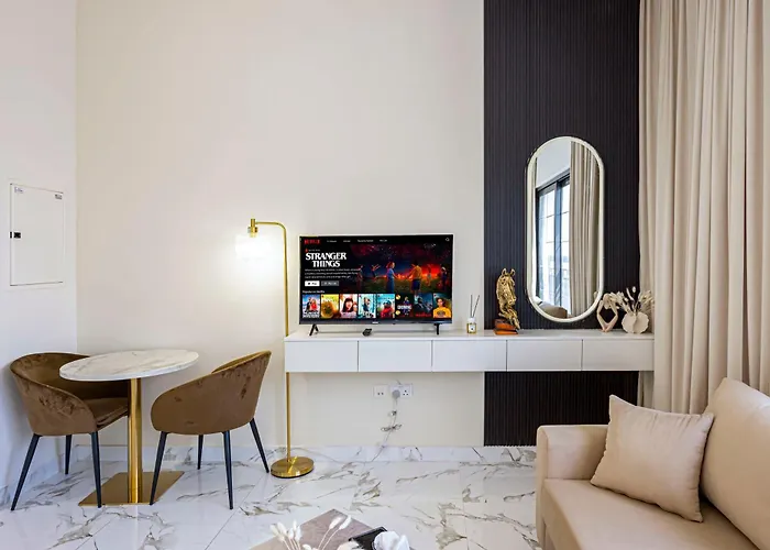 Cozy And Contemporary Studio In Dubailand