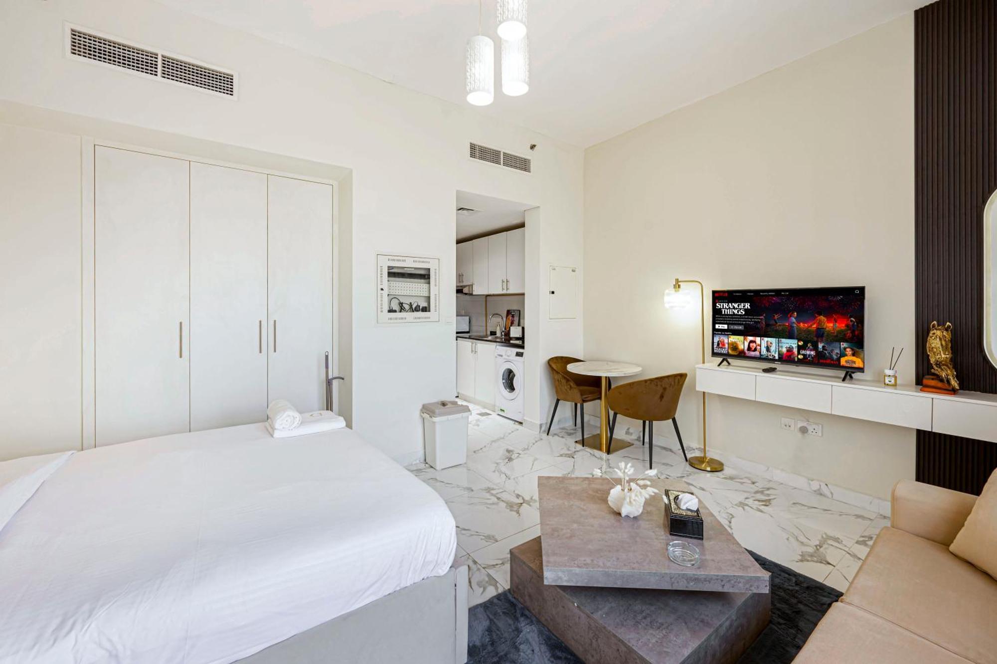 Cozy And Contemporary In Dubailand Dubai