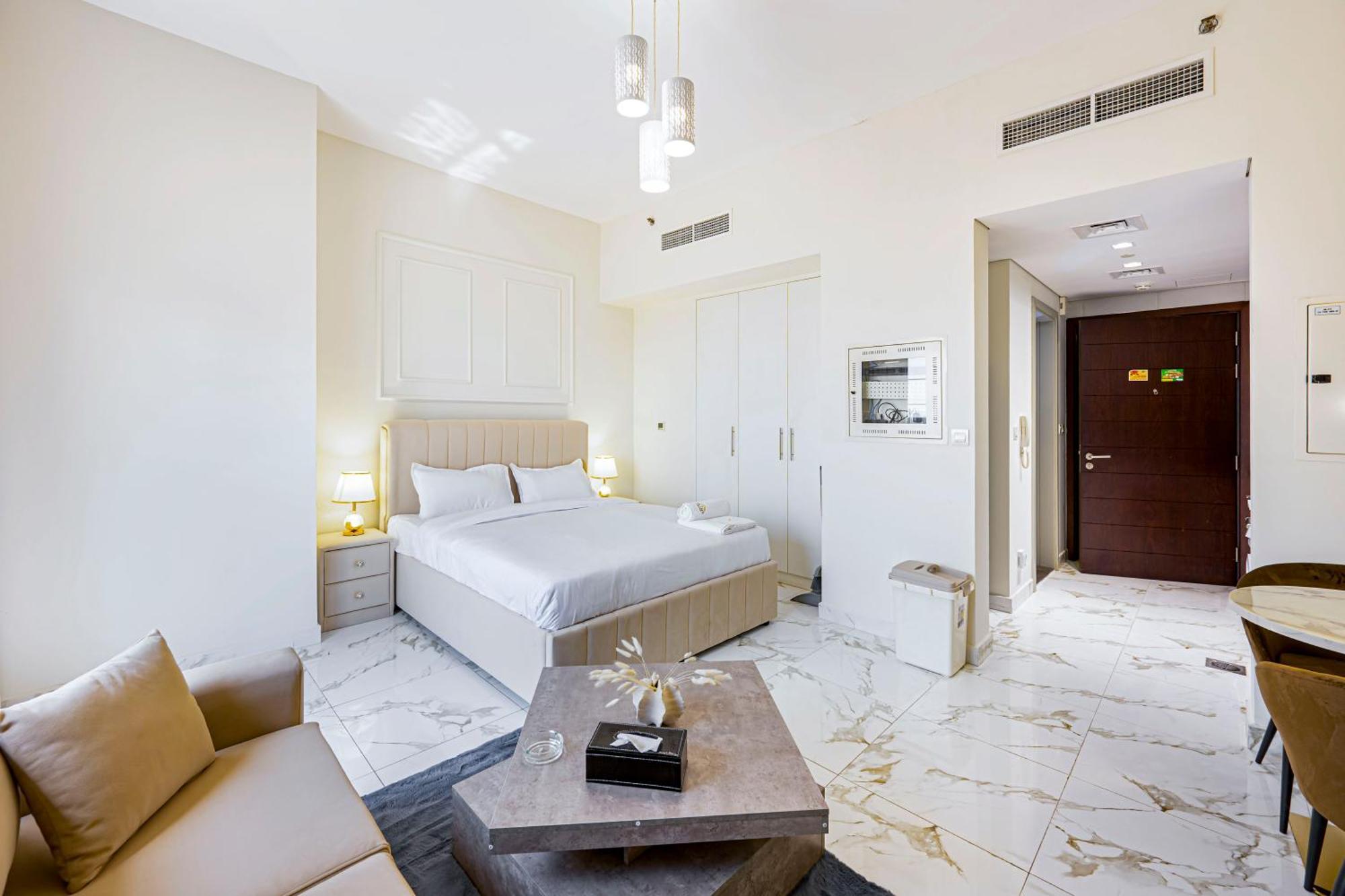 Cozy And Contemporary In Dubailand