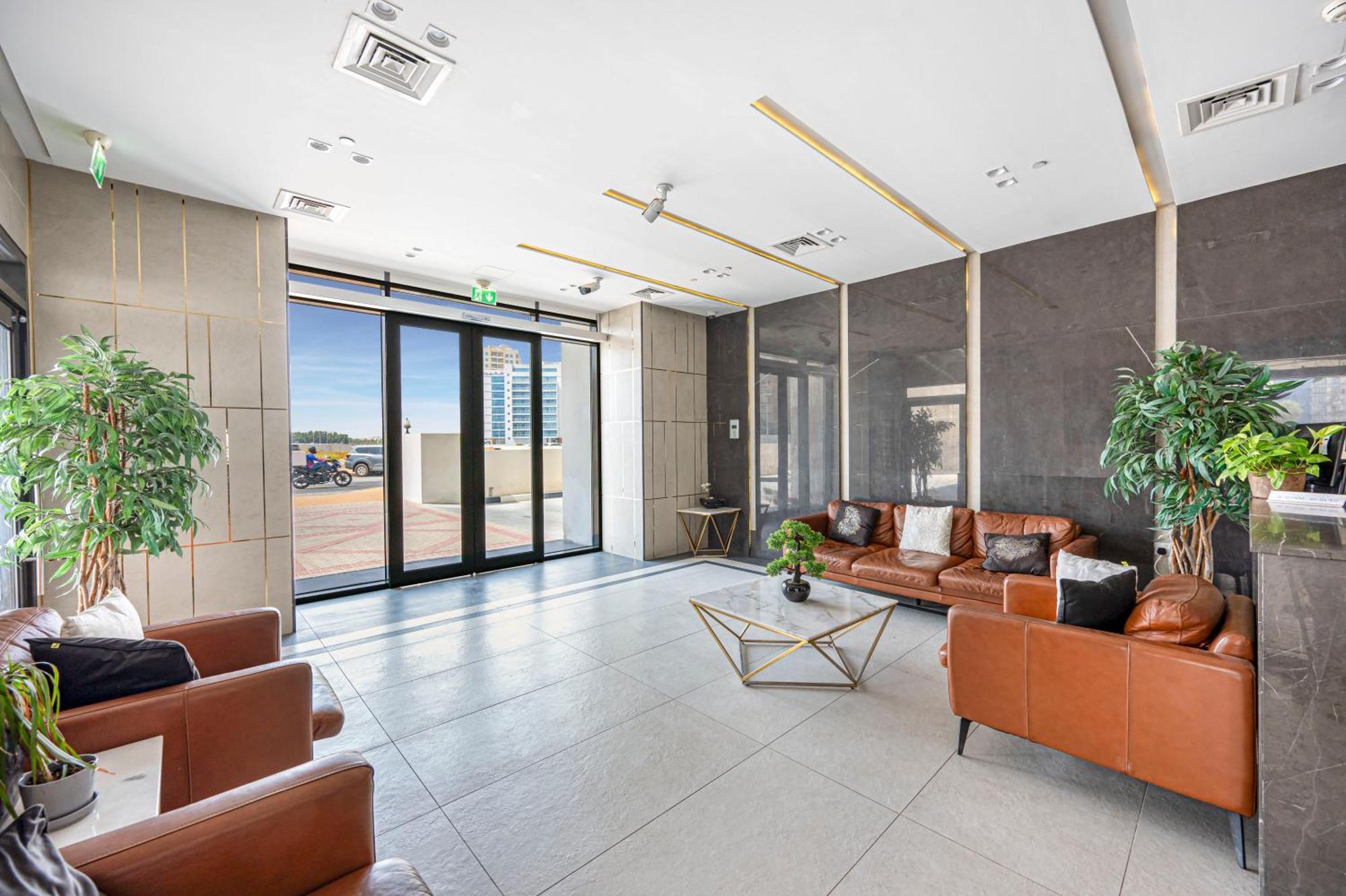 Cozy And Contemporary In Dubailand