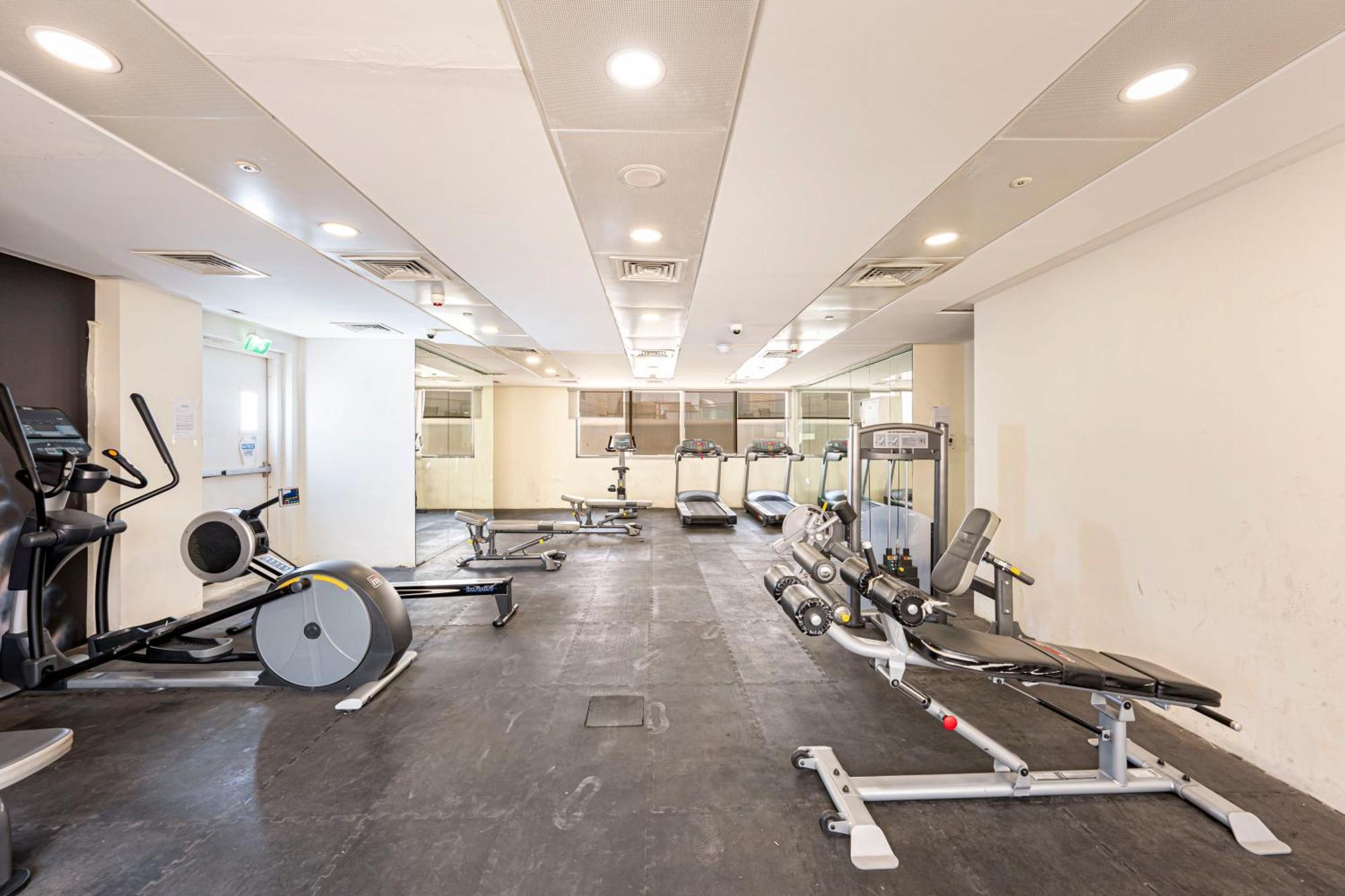 Cozy And Contemporary In Dubailand Apartment *