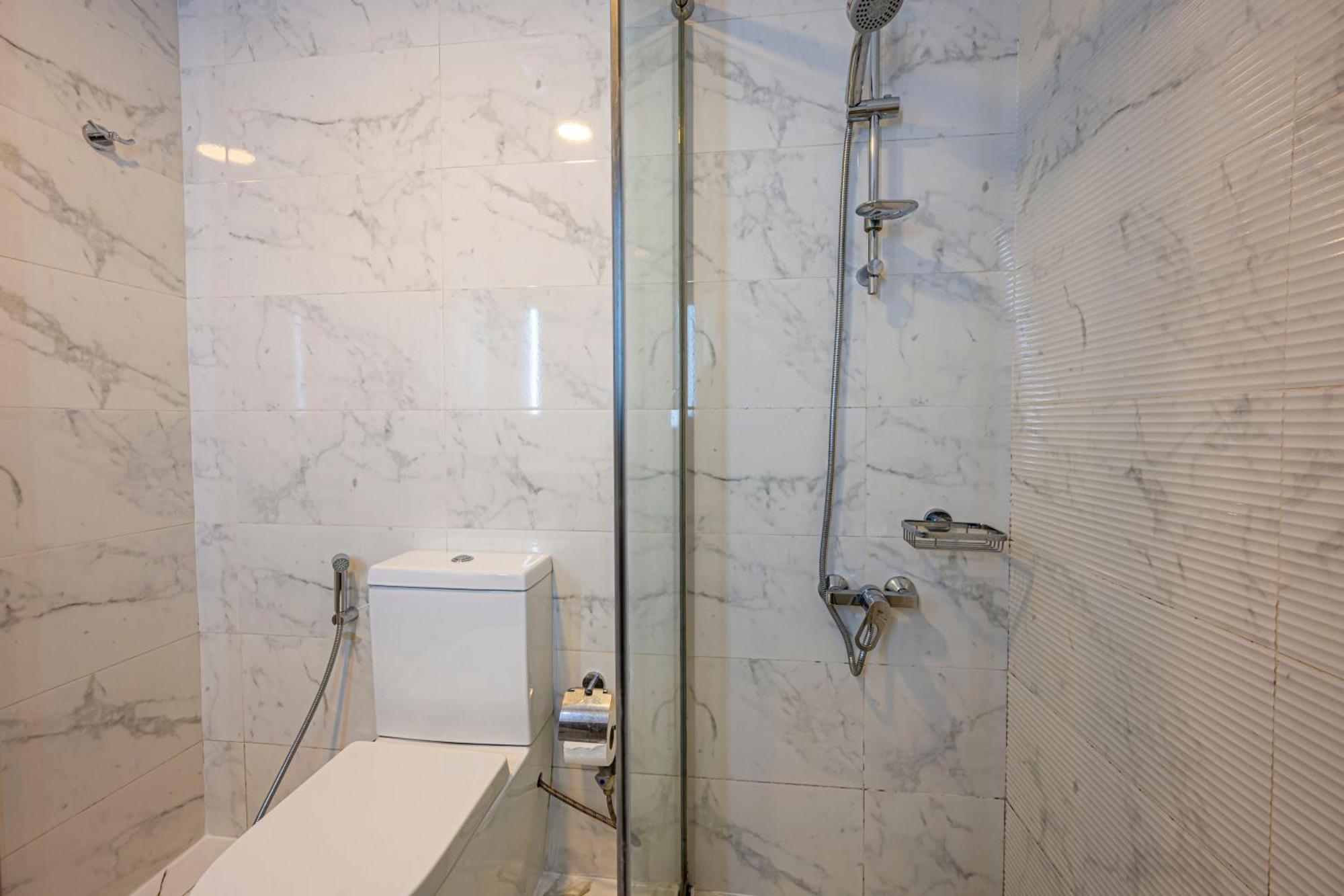 Cozy And Contemporary In Dubailand Apartment